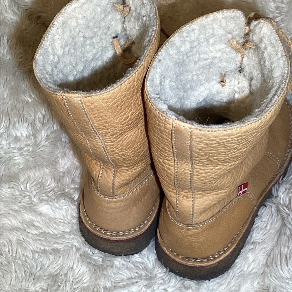 Duck feet mol Tan Leather Ankle Boots size 9